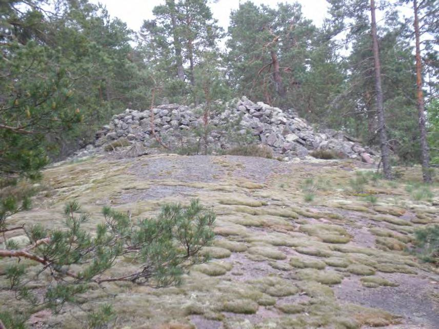 Röykkiöitä Mustajärven itärannalla.