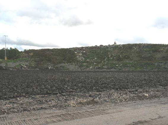 Ympäristövaikutusten arviointiselostus 86 (130) KUVA 13/7. Isosuon kaatopaikan jätemäkeä laajennetaan nykyisen jätemäen pohjoispuolelle.