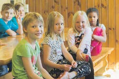 Ideoidaan yhdessä toimintaa ja keskustellaan asioista maan ja taivaan väliltä. Näprääjänäkkärit on ryhmä askartelusta ja käsillä tekemisestä kiinnostuneille.