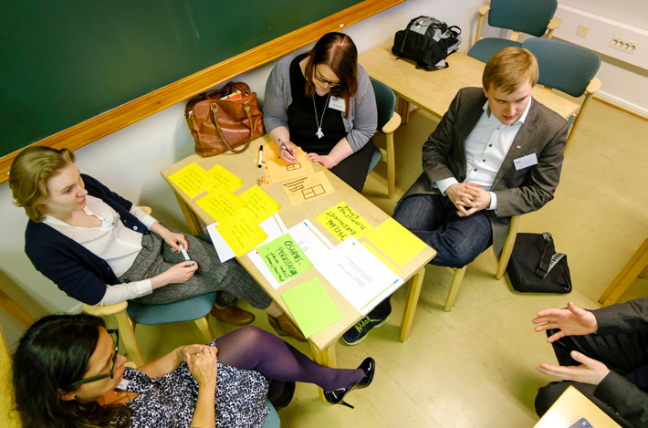 Palautekulttuurin muutos on erityisen vaikeaa, jos vanhat asenteet periytyvät. Tässä merkittävä rooli on opiskelijatutoreilla, joiden koulutus on tärkeää opiskelumyönteisen kulttuurin levittämiseksi.