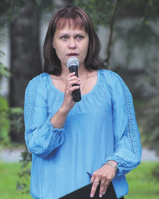 anti üle Lääne-Viru Arenduskeskuse tunnuskirjad Sädeinimene ja Sädeorganisatsioon. Sädeinimene 2016 nimetus omistati Väike-Maarja Naiskodukaitse jaoskonna esinaisele Anneli Mikiverile.
