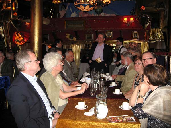 sivu 6 Yhdistyksen jäsenet ja jäsentoiminta - Club Opera Jäsenet Savonlinnan Oopperajuhlien Kannatusyhdistys r.y:een kuului 31.12.2008 yhteensä 1117 jäsentä.