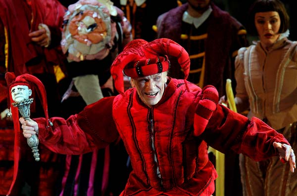 sivu 8 Oopperatuotanto Giuseppe Verdi RIGOLETTO Libretto Francesco Maria Piaven perustuen Victor Hugon näytelmään Le Roi s amuse Musiikin johto Marco
