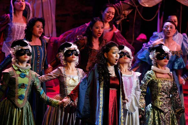 Lonka perustuen Mauri Kunnaksen samannimiseen kirjaan Musiikin johto Nils Schweckendiek Ohjaus Johanna Freundlich Lavastus Lucie Kuropatová Puvut Nina
