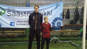 D12 Tänään Eerikkilässä viikko sitten Turussa Hiihtoloma alkoi koulusta mutta jalkapallosta ei lomaa ole tiedossa. Tänään pojat pelasivat harjoitusottelun Eerikkilässä.