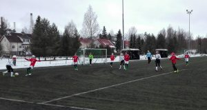 Lopputulos 2-1 Hakalle, maalintekijöinä Roosa ja Elsa.