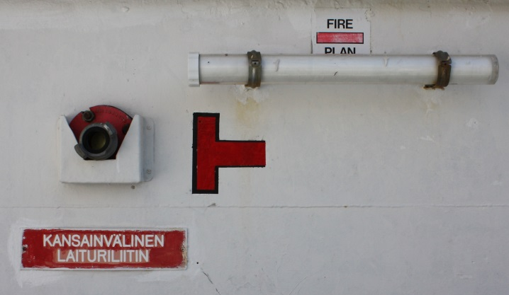 82 Käyttöohje: 1. Liitä paloletku sekoittajan tulopuoleen 2. Aseta sekoittajan imuputki vaahtoliuossäiliöön 3. Liitä toinen paloletku sekoittajaan 4. Kiinnitä vaahtosuutin paloletkuun 5.