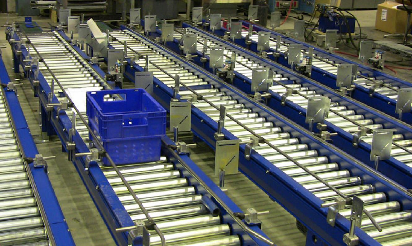 4 - Ferro Conveyor solutions edustaa Ferroplan-kuljetinratkaisuja. Kuljetinratkaisut suunnitellaan ja valmistetaan asiakkaan tarpeiden mukaisiksi.