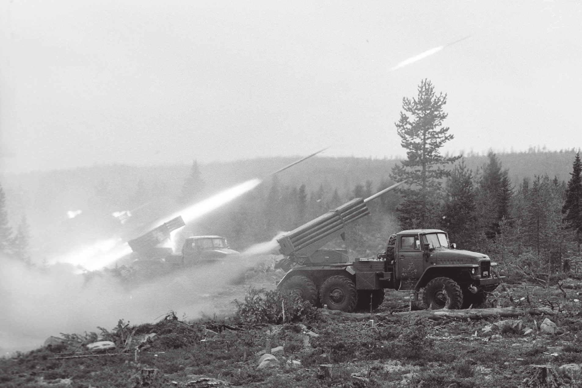 ohjusvene Tuuli on laukaissut meritorjuntaohjuksen MTO 66