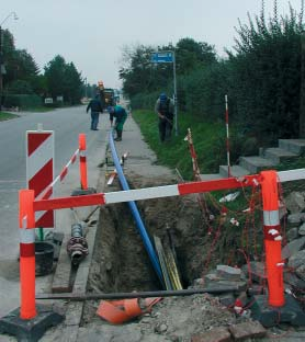 Uponor Pakkosujutus Lisää kapasiteettia ja uusia putkimateriaaleja Uponor-pakkosujutusmenetelmää käytetään yleensä huonokuntoisissa linjoissa, joissa pitkäsujutusta ei kulkuesteiden vuoksi voi