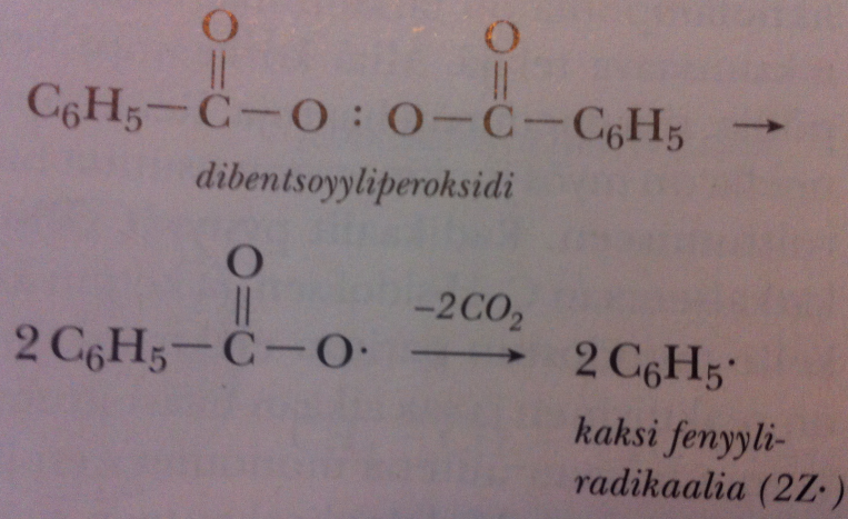 16 6.2.2 Peroksidi Peroksidia käytetään radikaalipolymeroinnissa, sillä se toimii initiaattorina eli käynnistää reaktion ja hajoaa helposti radikaaleiksi.