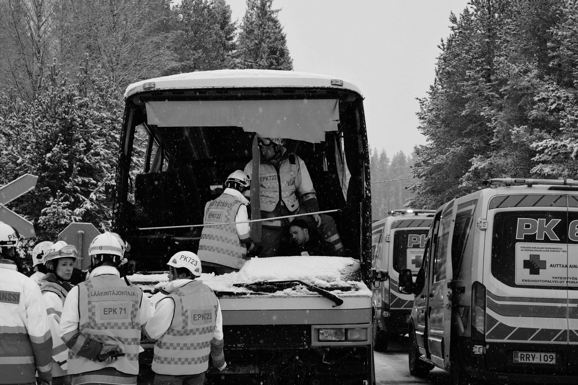 VAPAAEHTOINEN PELASTUSPALVELU Pelastustoiminta käynnissä. onnettomuuspaikalle poliisin avuksi kadonneen etsintätehtävään jo reilu tunti onnettomuuden jälkeen.