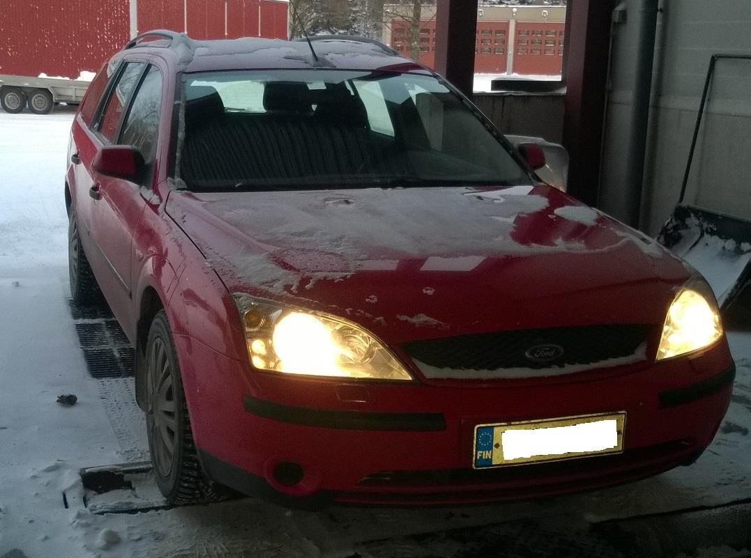 31 Mondeo, 3. sukupolvi Ford Mondeon (KUVA 29.) hylkäysprosentti on 71 % (otanta 70 kpl). Yleisimpiä hylkäyssyitä tälle automallille ovat jarrujärjestelmiin ja heilahduksenvaimentimiin liittyvät viat.