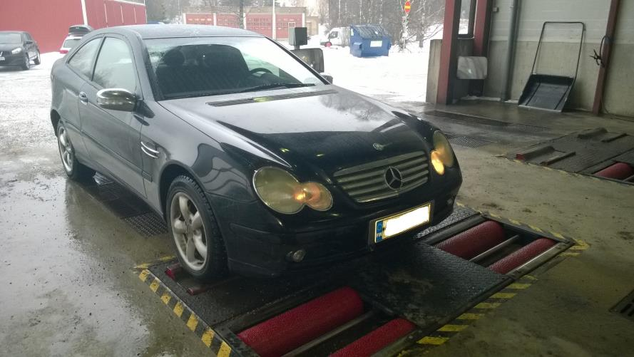 38 9 MERCEDES-BENZ C-sarja, 2. sukupolvi Kuvassa 39 näkyvän Mercedes-Benzin C-sarjan malli on W203. Hylkäysprosentti tälle mallille on 44 % (otanta 39 kpl).