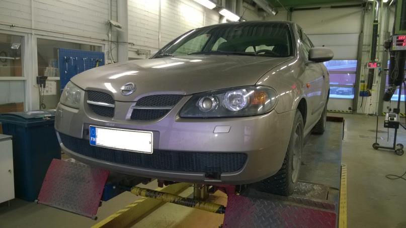 42 10 NISSAN Almera, 2. sukupolvi Nissan Almeran (KUVA 45.) hylkäysprosentti on 29 % (otanta 56 kpl). Yleisimmät hylkäyssyyt johtuvat jarrujärjestelmiin sekä ruostevaurioihin liittyvistä vioista.