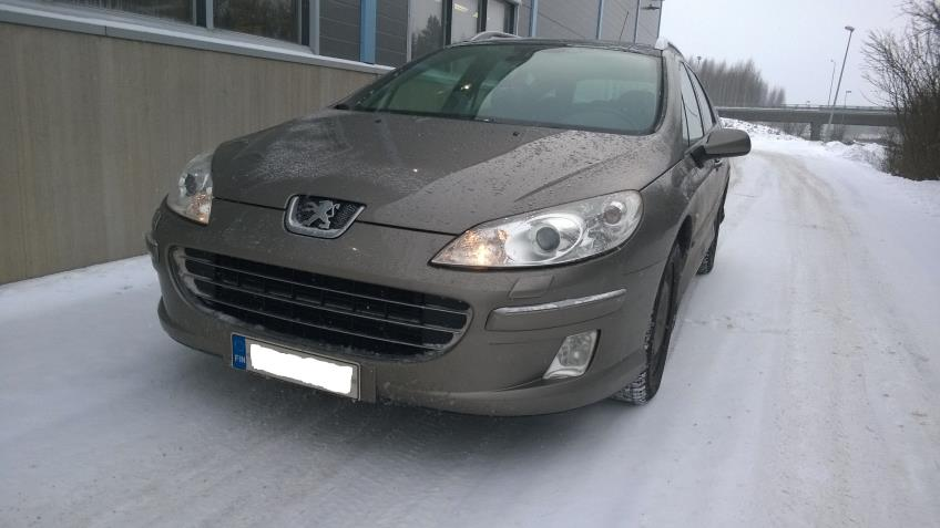 48 raidetankojen päiden välykset. Kuvasta 54 nähdään tämän automallin poikkeuksellinen etuakselin pyöräntuenta. Kuvaan on nuolella merkitty alatukivarren pallonivelen sijainti.