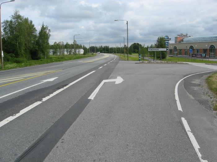 SUUNNITTELUTOIMISTO ALUETEKNIIKKA OY Sivu 12/19 5.4.2 Vaikutukset liikenteeseen Alueen rakentaminen lisää liikennevirtoja Jorma Lillbackan tien liittymässä.