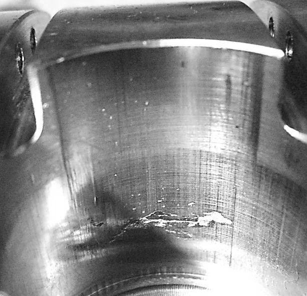 Vaikka hydraulimoottorin ja polttomoottorin sylintereissä on paljon yhtäläisyyksiä, on niillä yksi