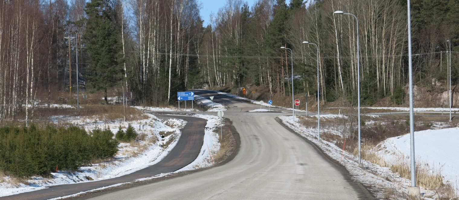 Siitä puuttuu kevyen liikenteen väylä, mutta tien liikennemäärä on vain n. 500 ajoneuvoa/vrk.