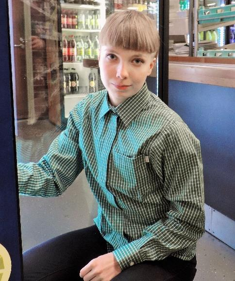 KYSYIMME: Suvi Jylhä, 17, lukiolainen, Espoo: Olin 2016 keväällä Santahaminassa lukiolaisten turvakurssilla, jossa esiteltiin myös sotilaskotia.