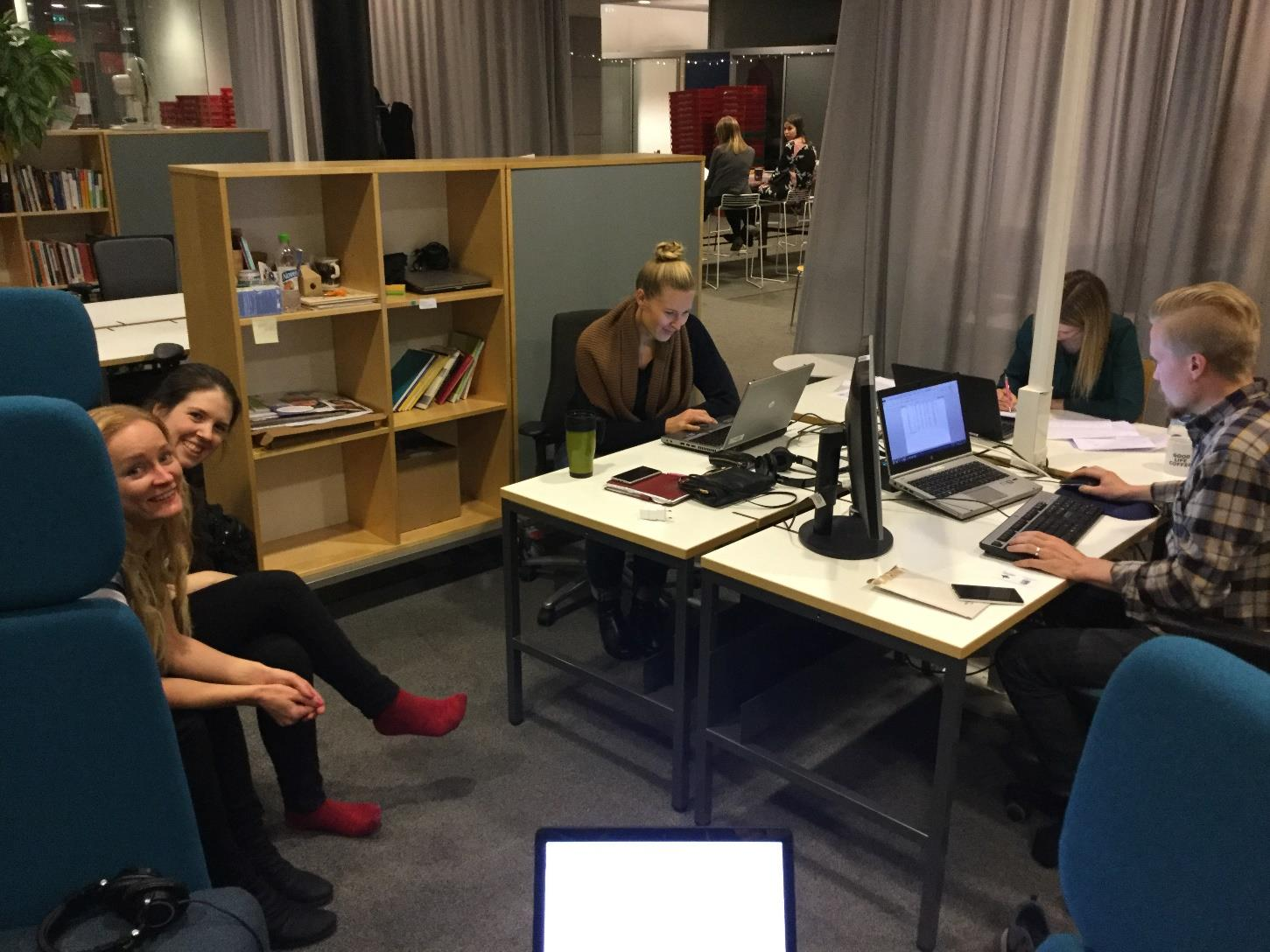 Sosiaalinen oppimisympäristö: EWE eli Engaging Working Environment EWE on monitoimityötila, joka toteutettiin osana Helsingin yliopiston järjestämää Helsinki Challenge tiedekilpailua vuoden 2015