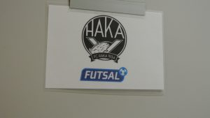Maalihanat aukesivat sitten sunnuntaina joukkueen ihka ensimmäisessä futsalpelissä Iittalassa. Vastassa IPa:n D tytöt vahvistettuna muutamalla -03 pelurilla.