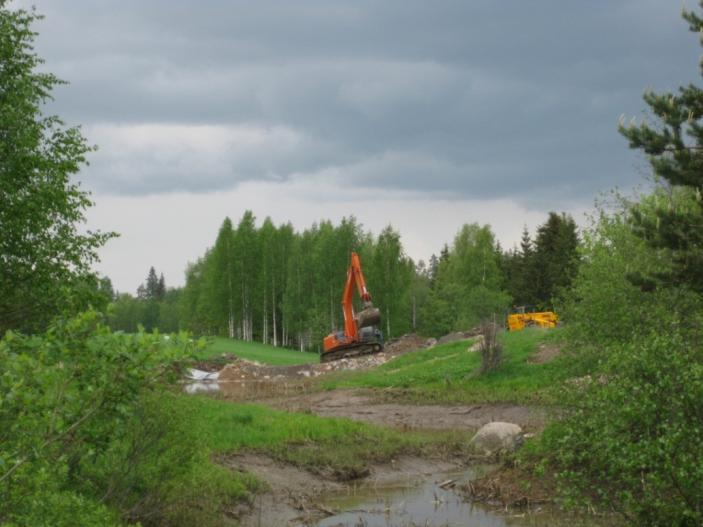 Ekmanin kosteikon kunnostus Rakennettu 1997 maanomistajan toimesta ympäristötuki Pato vuotaa, vedenkorkeus muuttunut, kertynyttä sedimenttiä Yläpuolinen allas