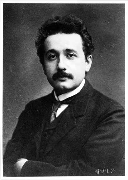 Valon kvanttiteoria Ihmevuonnaan (Annus Mirabilis) 1905 Albert Einstein esitti valon kvanttiteorian: sähkömagneettinen kenttä koostuu erillisistä lokalisoituneista kvanteista, fotoneista, joiden