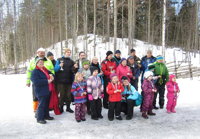 Jo lämpiössä oli aistittavissa jännitystä, sillä usealle pienokaiselle se saattoi olla ensimmäinen