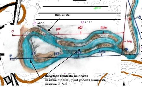 mahdollisimman suureksi (kuva 12). Uoman leveydeksi puolestaan kaavailtiin noin viittä metriä, riippuen käytettävän kaivinkoneen ulottuvuudesta. KUVA 12.