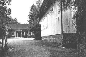 16 15 TUORILAN KOULU ei asemakaavaa noin 1,5 ha --- kem2 3 kpl rakennusvuodet 1886,1934,1957,1981,1999 peruskorjausvuodet - 852 hym2 3 por 7 opp. 12,1 hym2/opp.