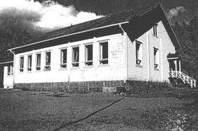 5 4 HINDHÅR SKOLA Käytöstä poistuvat tilat: n.