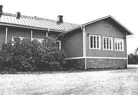 8 7 KULLO SKOLA ei asemakaavaa noin 1,3 ha 1222 kem2 3 kpl rakennusvuodet 1892,1954,198 peruskorjausvuodet - 644 hym2 3 por 51 opp. 12,6 hym2/opp.