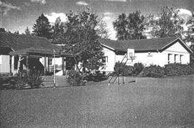 12 11 SANNÄS SKOLA ei asemakaavaa noin 1,2 ha 129 kem2 1 kpl rakennusvuodet 1953,1988 peruskorjausvuodet - Asunto muutettu opetustiloiksi 765 hym2+118 hym2 9 85 8 75 7 65 6 SANNÄS 84 84 79 77 77 74
