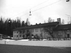 2 1 EPOON KOULU vapaa rakennusoikeus 92 m2 1263 kem2 --- kem2 1 kpl rakennusvuodet 1951 peruskorjausvuodet - 568 hym2 3 por 55 opp.,3 hym2/opp.