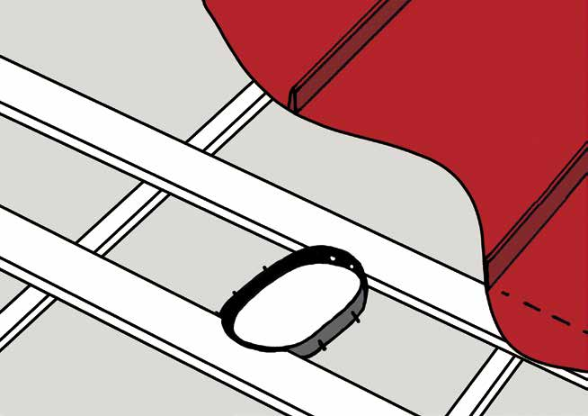 Leikkaa läpiviennin aukko. Aluskatteen tiivisteen tarkoituksena on nostaa aluskatetta ylöspäin ja täten ohjata mahdollinen kosteus pois läpiviennin kohdalta.