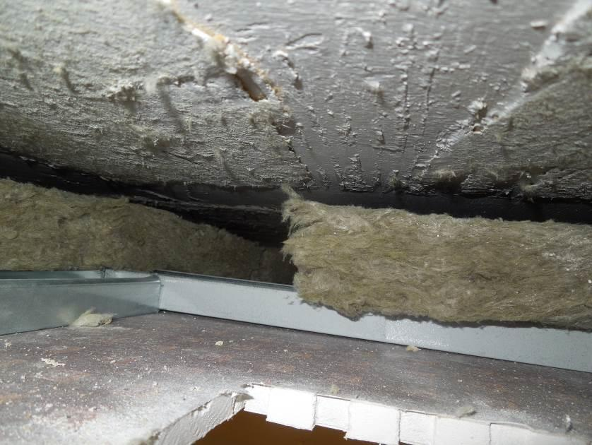 havainnoitiin rakenteen kuntoa). Kuva 11. Rakenneavauskohta AV.04 306.