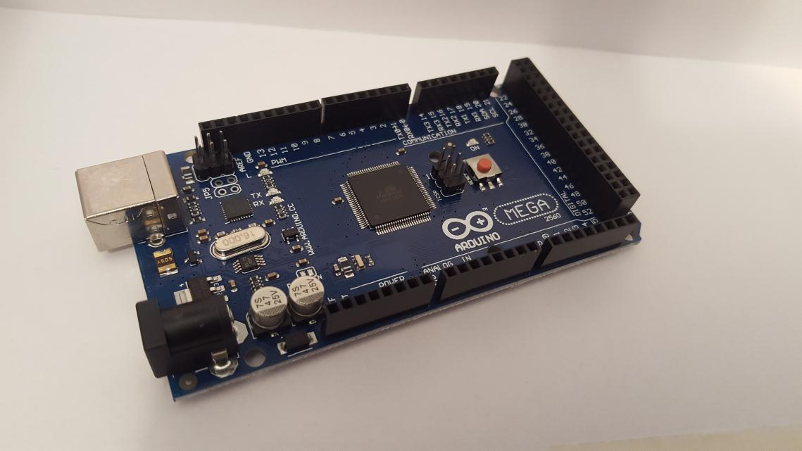 13 3 LAITTEET, MATERIAALIT JA TEKNIIKAT 3.1 Arduino Mega (alusta) Arduino Mega 2560 on ATmega2560 mikrosiruun perustuva mikro-ohjain. Se sisältää 54 digitaalista tuloa/lähtöä.