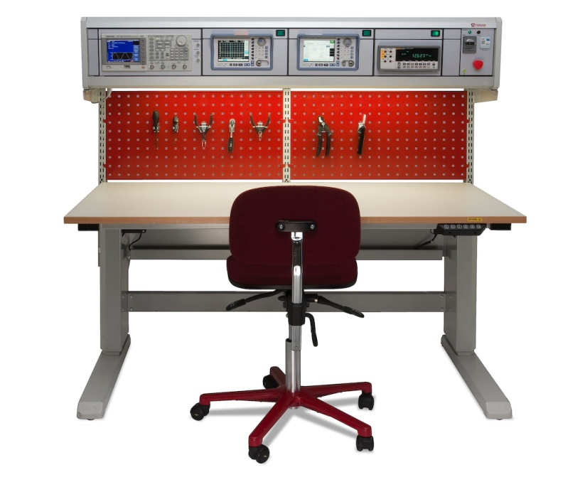 Työpisteet Korkeussäädettävät Concept-työpisteet TABSYSHE/M, PANSYSH Sähköisesti säädettävä Concept-työpiste mahdollistaa työskentelyn sekä istuen että seisaaltaan - ergonomiaa parhaimmillaan.