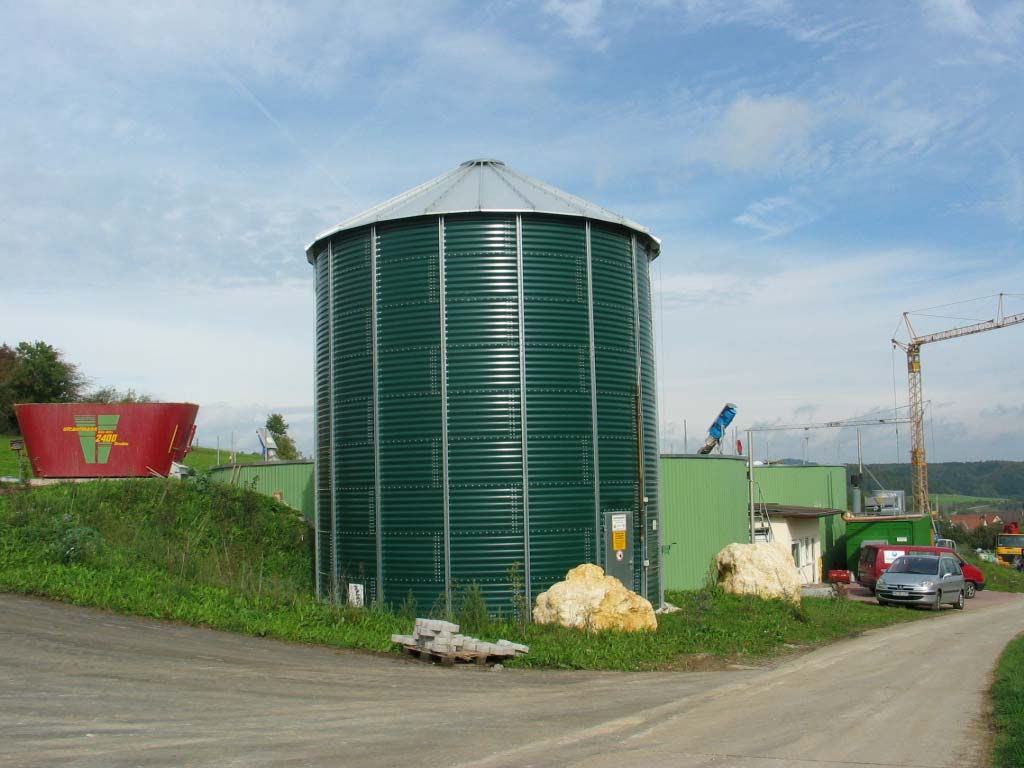 Bioenergy village, Mauenheim Biomassa ostetaan paikallisilta maanviljelijöiltä painon mukaan, 200 ha Vastaanottavat käsitellyn materiaalin samoille pelloille lannoitteeksi Syöttösäiliö täytetään 2