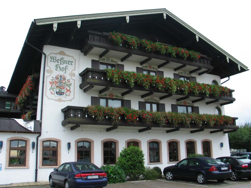 Hotel Weßner Hof, Marquartstein, Saksa Biokaasulaitos hotellin yhteydessä, rakennettu 1996 Sekoitusallas, 450 m 3 betonireaktori, 450 m 3 betoninen jälkikaasutusalla