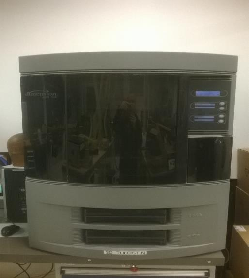 24 Kuva 13. Stratasys Dimension SST 768 3D-tulostin. 5 Mallintaminen 5.1 Yleistä Tässä työssä prototyypin osien mallintamiseen käytettiin Solidworks 3Dmallinnusohjelmistoa.