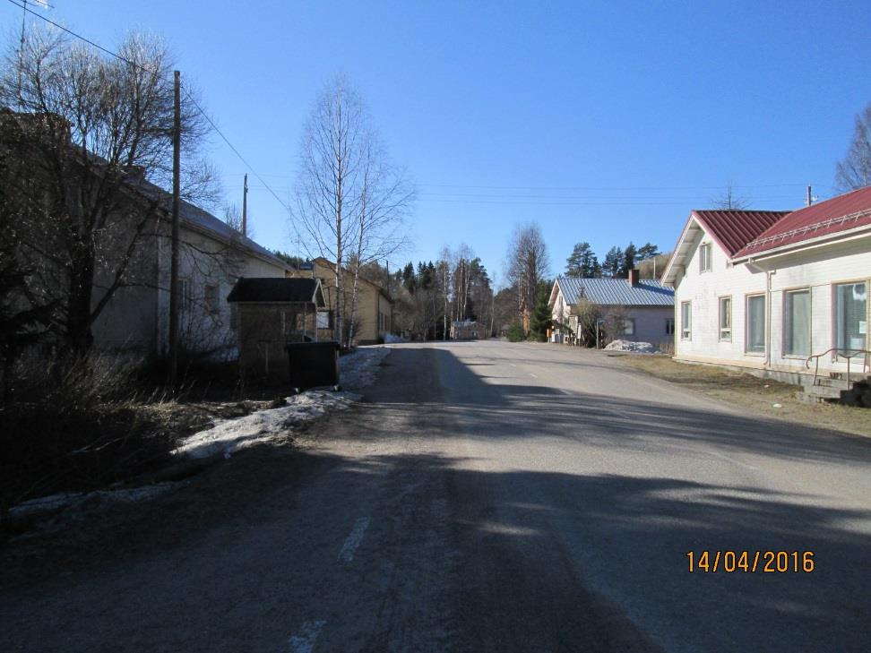 Hiljainen kylänraitti.