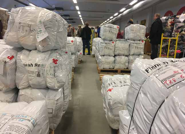 PIIRIN RETKI Logistiikkakeskuksesta lähtee myös paaleittain puhtaita ja hyväkuntoisia vaatteita avustuskohteisiin ympäri maailman. maahanmuuttovastaisia huutoja sekä käyttäytyivät muuten uhkaavasti.