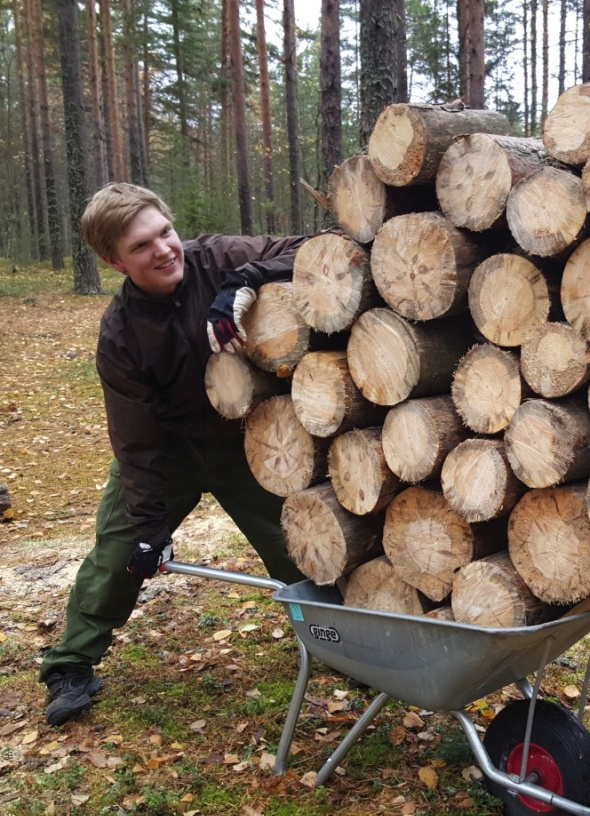 TA L O U S Piirin talouden tukijalkoja ovat jäsenmaksutuotot, omatoiminen varainhankinta, saadut avustukset ja valtionapu, jota piiri saa jäsenmaksun maksaneiden jäsenten suhteessa.