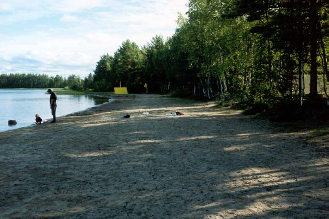 Valkiaisjärvi pioneeriranta, vesistökoulutus, purettuja varastoja Valkiaisenkangas kaatopaikka, läjitysalue Haapaselkä räjäytysharjoitusalue, lähinnä miinoja Hiukkavaara, itäosa räjäytysalue