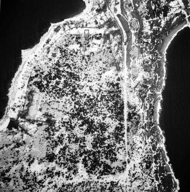 Vanhan kasarmin (V25) vielä ollessa aktiivikäytössä, ennen vuotta 1957, varusmiesten alueen ja kantahenkilökunnan asuinalueen välillä oli nykyistä suurempi rakentamaton alue.