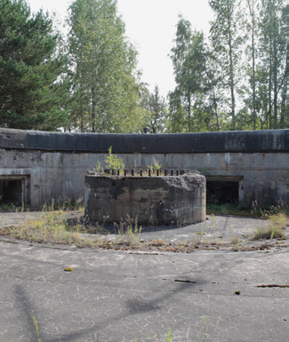 Osa sekä B- että C-kasematin katoista on suojattu kattohuovalla, osa on betonipinnalla.