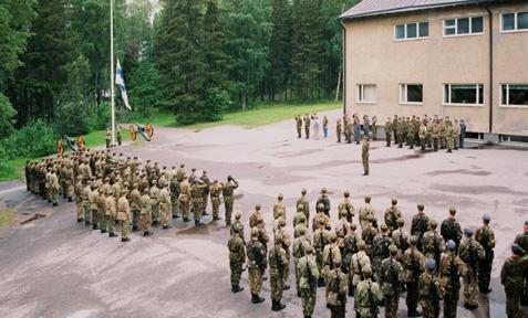 2.10 Isosaaren alasajo 1990-luvun lopulta 2010-luvulle 58 1990-luvun aikana puolustusvoimissa ryhdyttiin muutoksiin, joiden myötä rannikkolinnakkeet vähitellen lakkautettiin.