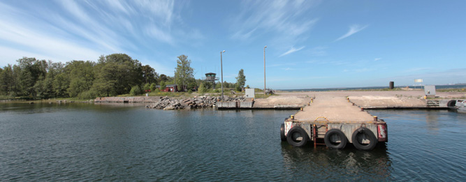 Rata kulki päälaiturilta B- ja C-kasemattien eli Huurin kasemattien kautta A-kasematille eli Rikamalle. Ilmeisesti rata oli alusta asti veturivetoinen.